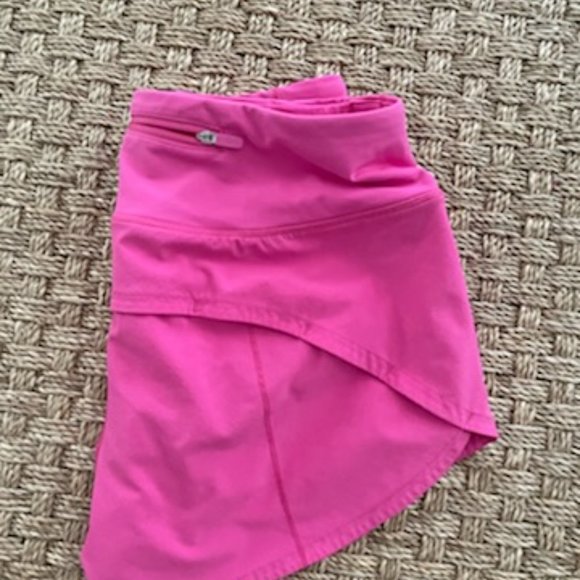 SONIC PINK- size 4 and four inch(small stain on the bottom) - Picture 3 of 6